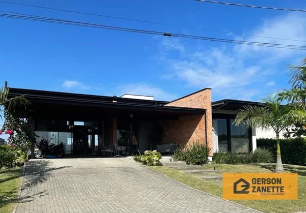Casa - NO CORAÇÃO DA VILA SUÍÇA