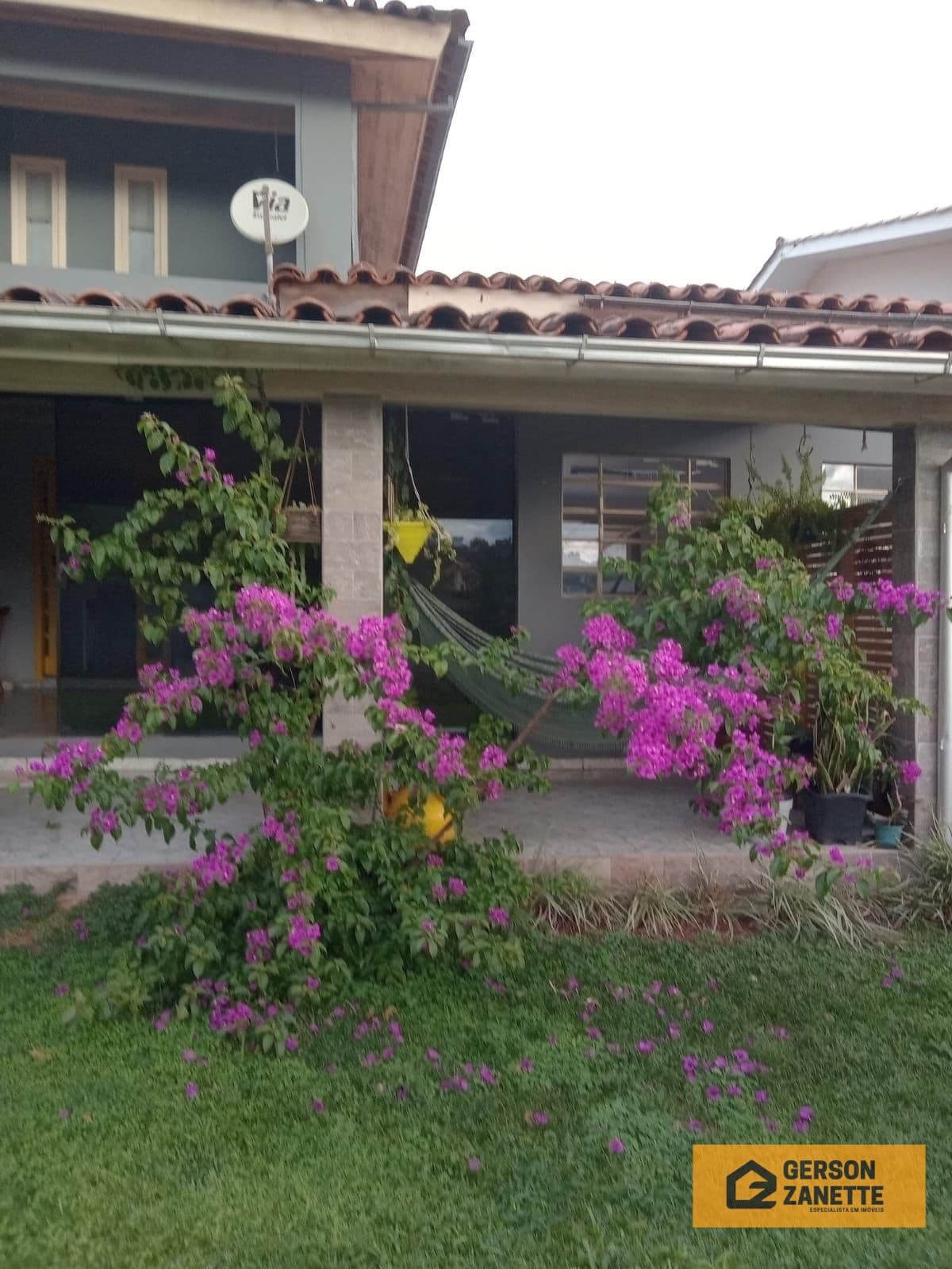 Casa Padrão - BELÍSSIMA CASA NO LOTE SEIS