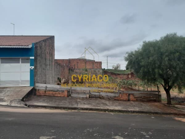 Lote/Terreno em Botucatu - Jardim Iolanda