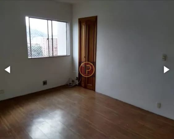 condomínio Tijolinho 2 guartos com dependências.