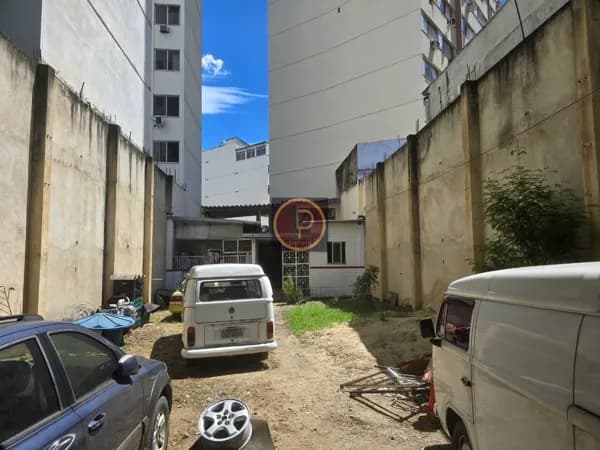 Terreno com casa nos fundos no Grajau em frente ao novo condominio
