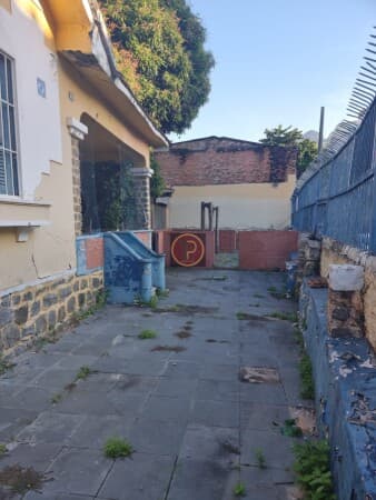 Casa Duplex onde funcionou uma escola primária / creche