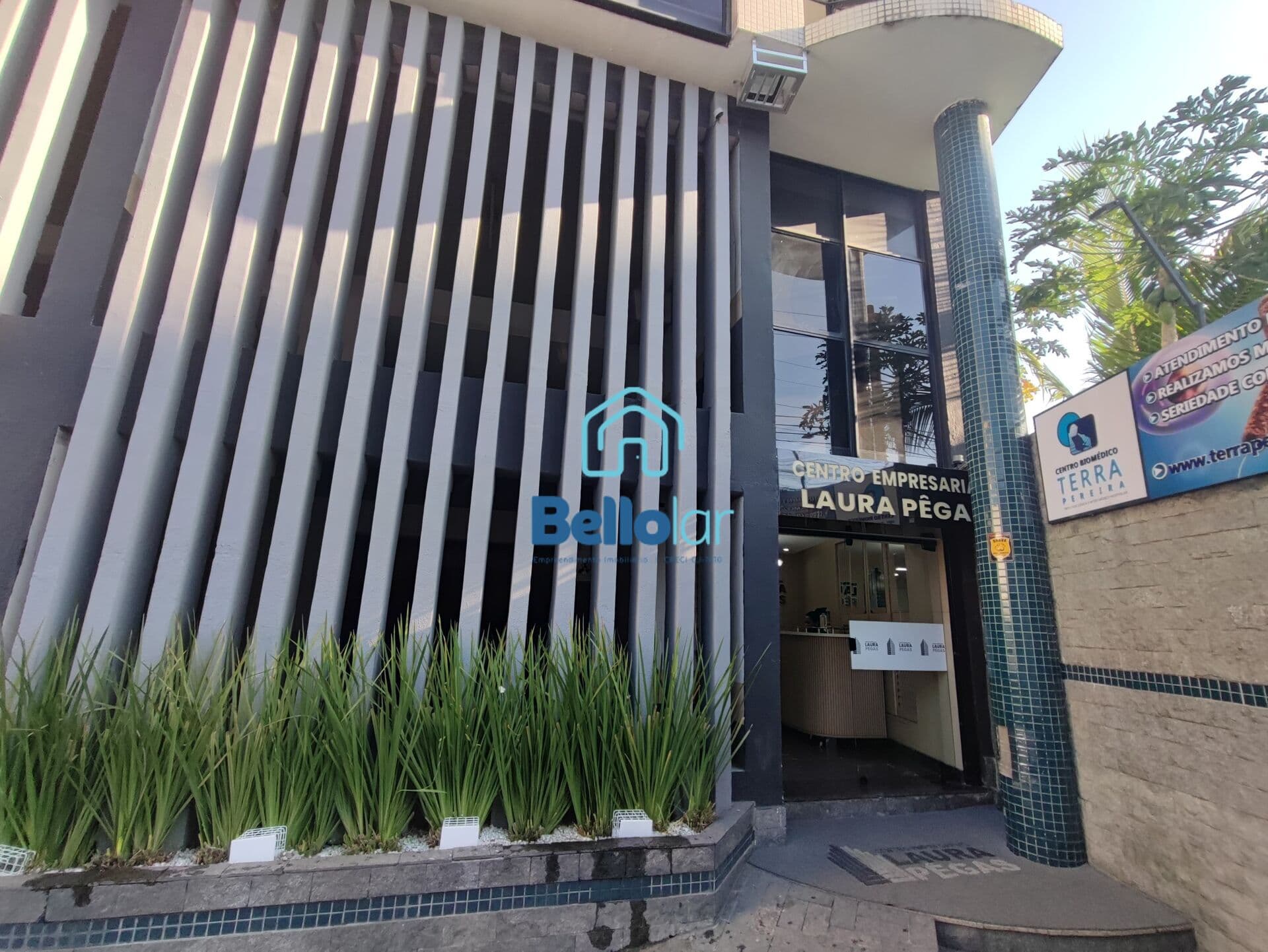 Salas comercias para venda no Edifício Laura Pegas - Nova Iguaçu.