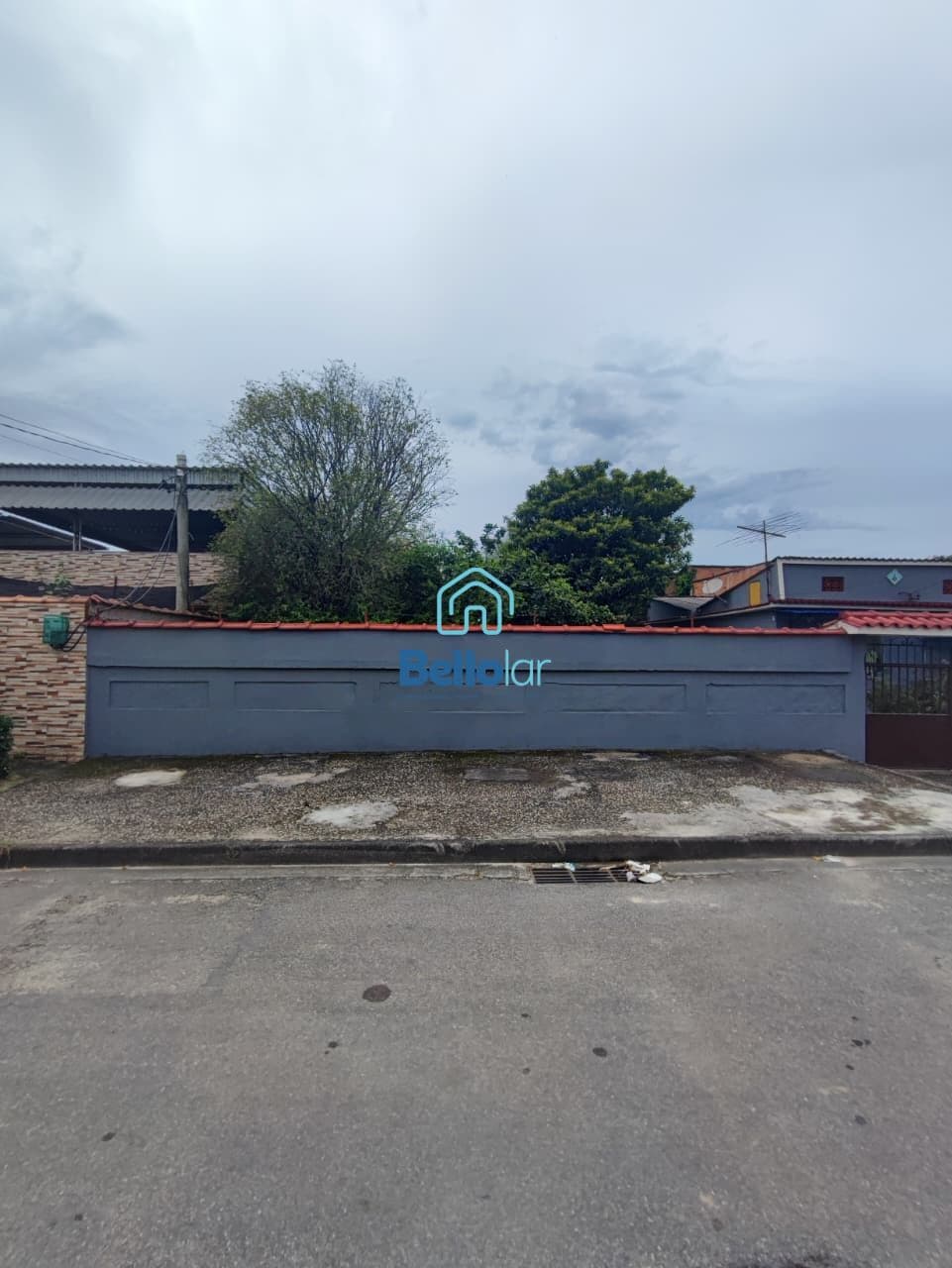 TERRENO À VENDA COM PISCINA