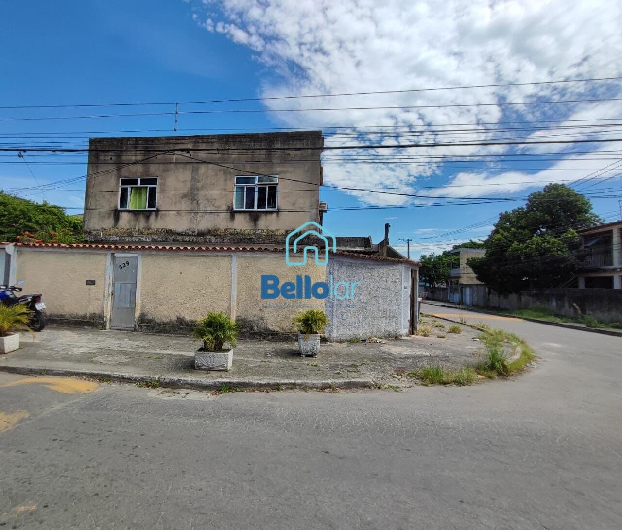 Duas casas para venda em Mesquita.