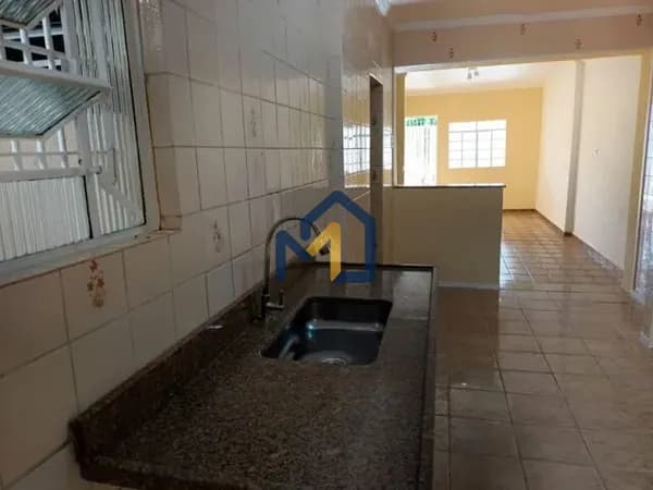 CASA A VENDA NO BAIRRO JARDIM JARÁGUA, 5 DORMITORIOS, 3 BANHEIROS, 3 VAGAS, 198m², TAUBATÉ/SP.
