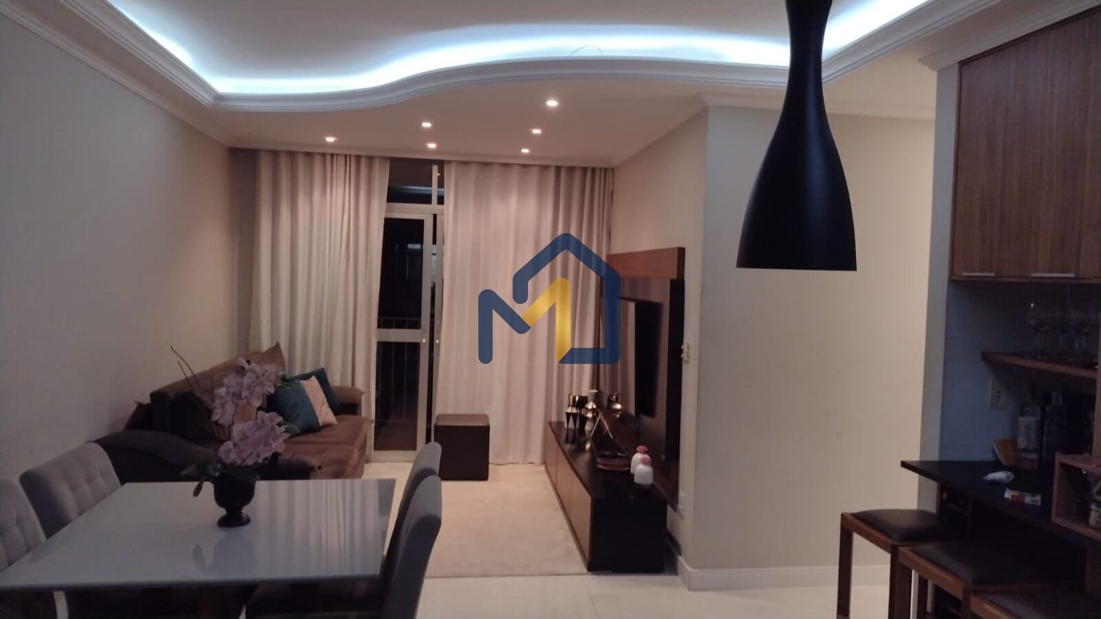 APARTAMENTO A VENDA 3 DORMITORIOS, 1 SUITE, 2 BANHEIROS, 1 VAGA,1 ESCRITORIO, CENTRO DE SÃO JOSÉ DOS CAMPOS/SP.