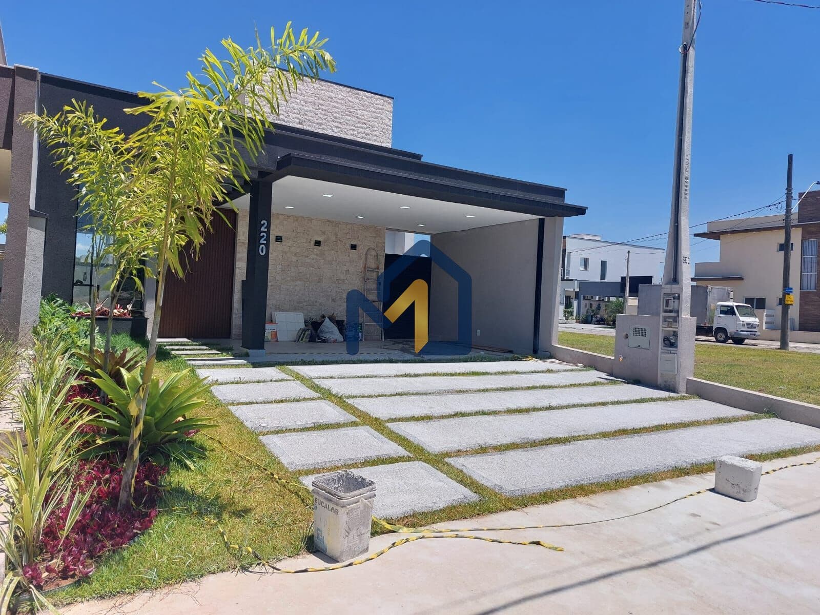 Casa Nova no Bosque dos Manacás com Suíte, Área Gourmet e Pronta para Financiar