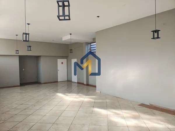 Ponto comercial amplo com 160m², ideal para diversos tipos de negócio!