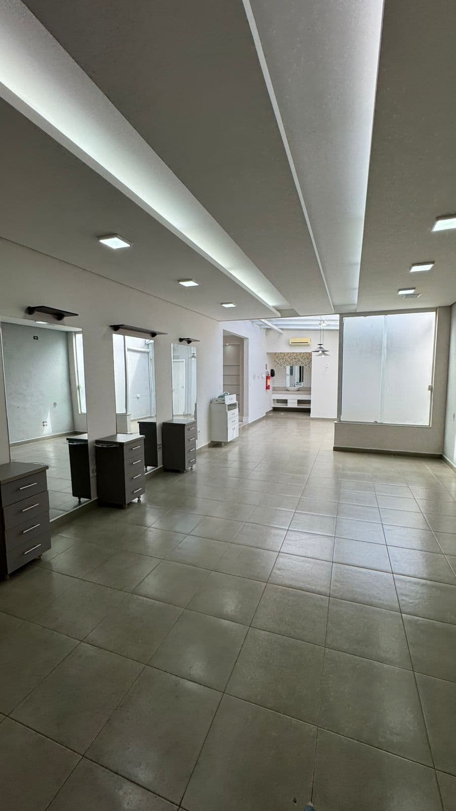 Imóvel Comercial Completo com 5 Ambientes no Parque Industrial – Ideal para Clínica ou Escritório!