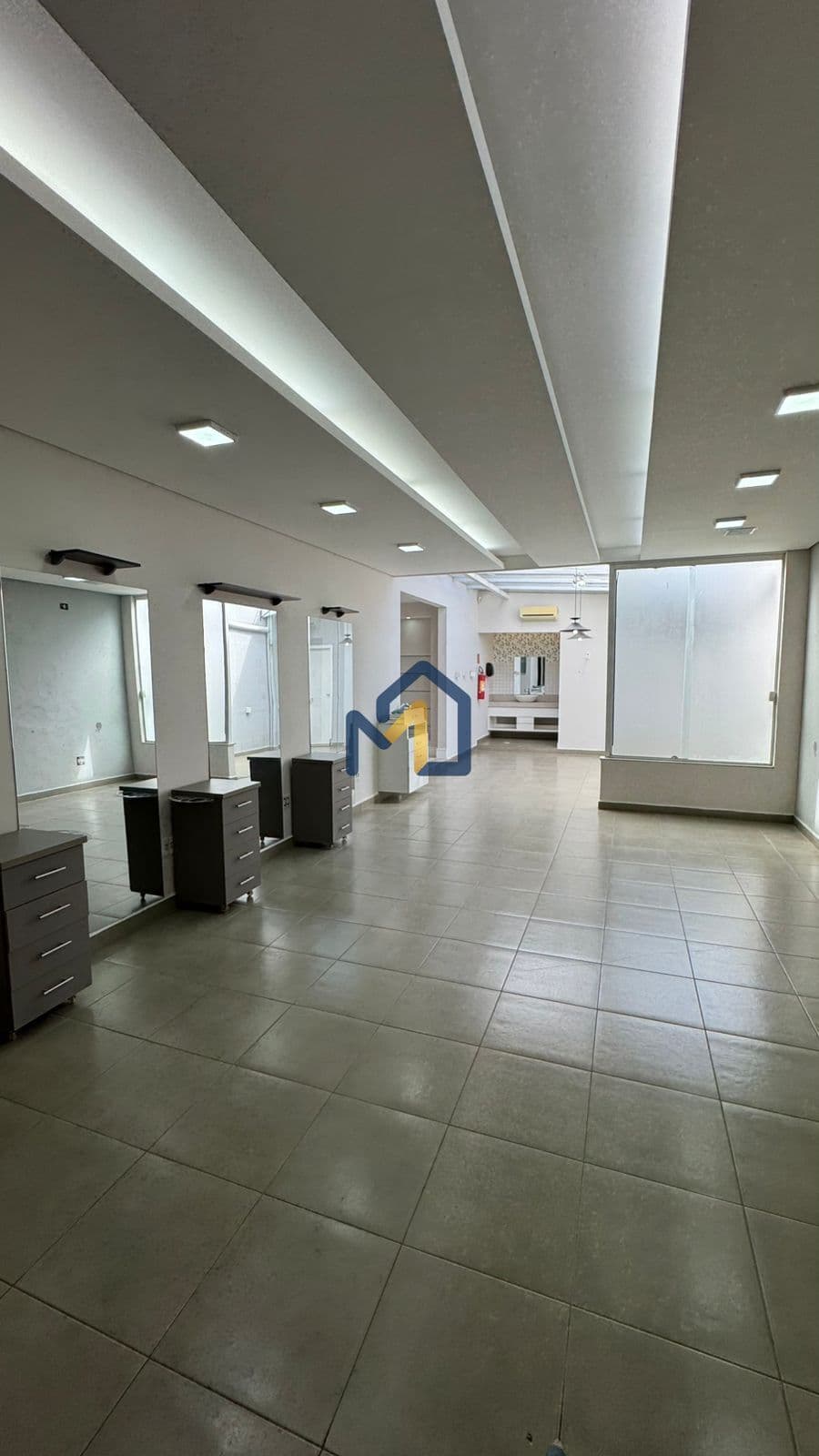 Imóvel Comercial Completo com 5 Ambientes no Parque Industrial – Ideal para Clínica ou Escritório!