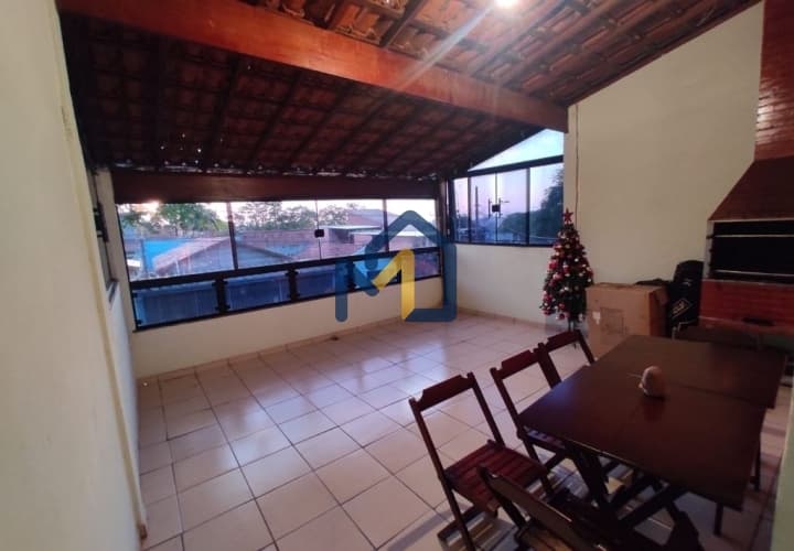 CASA A VENDA NO BAIRRO NOVO HORIZONTE COM 200M², 4 DORMITÓRIOS, 2 BANHEIROS, 2 VAGAS, SÃO JOSÉ DOS CAMPOS/SP.