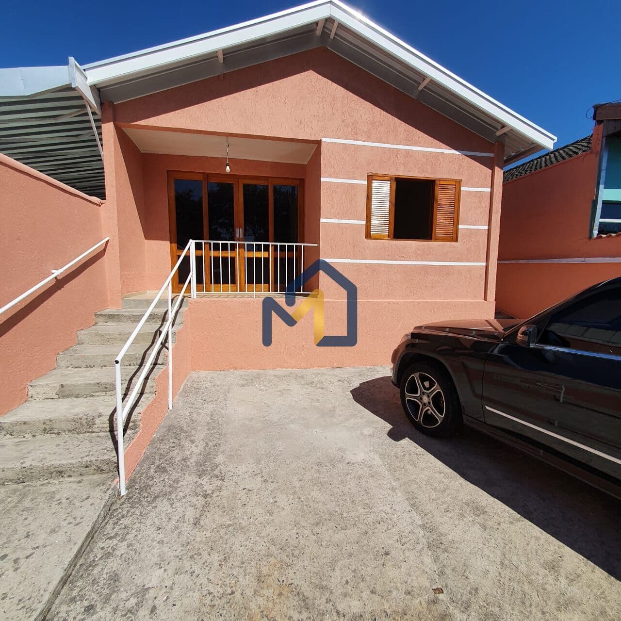 Casa para Locação no Jardim Satélite com Quintal, Planejados e Excelente Localização