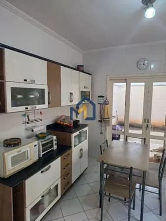 CASA Á VENDA - JD DAS INDUSTRIAS, 3 DORMITORIOS UM SENDO SUÍTE, 2 VAGAS DE GARAGEM, SJC/SP
