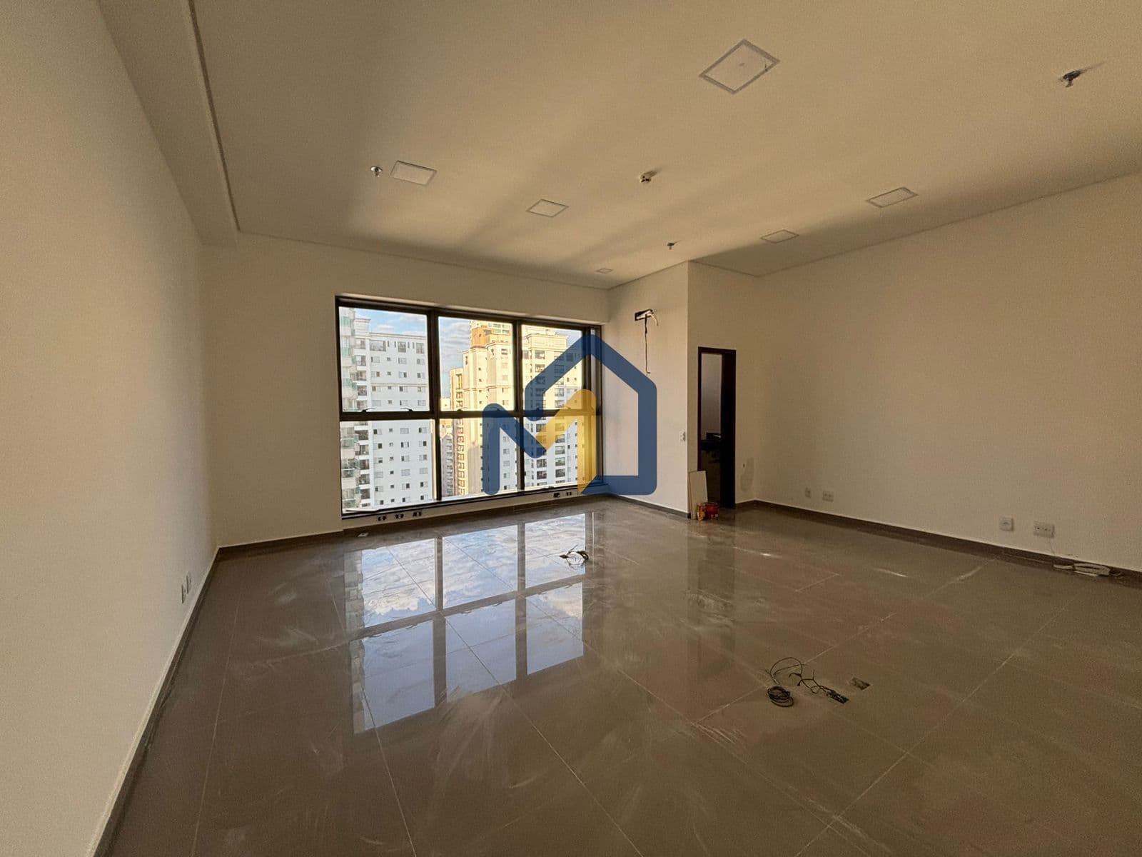 SALA COMERCIAL PARA LOCAÇÃO HYDE PARK JARDIM AQUARIUS SJC COM ÓTIMA ILUMINAÇÃO