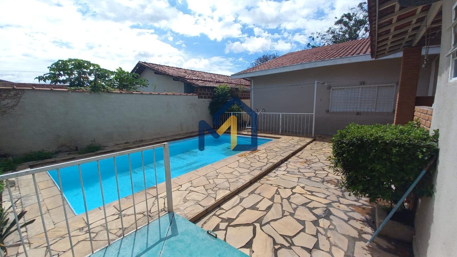 CASA À VENDA, JARDIM MOTORAMA EM SÃO JOSÉ DOS CAMPOS/SP