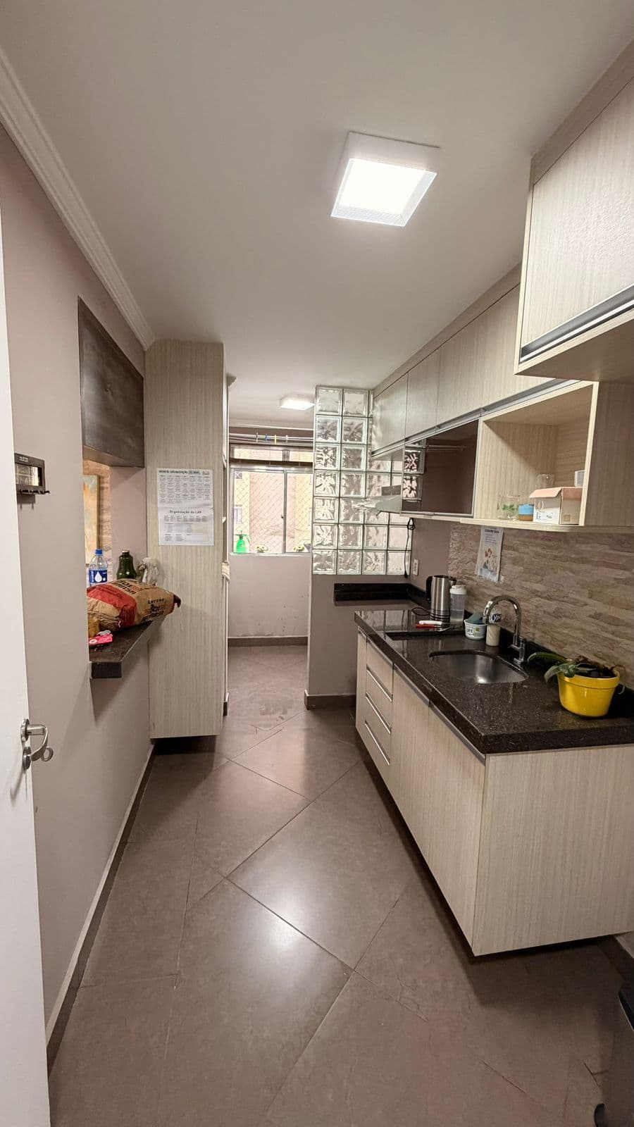Apartamento com suíte, planejados e ar-condicionado ao lado da Portaria B do CTA