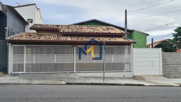 Casa Residencial ou Comercial com 3 Quartos + Churrasqueira | Bosque dos Ipês SJC