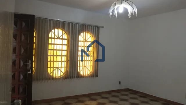 CASA A VENDA COM 125M², 2 DORMITÓRIOS, 1 BANHEIRO, 1 VAGA, TAUBATÉ/SP.