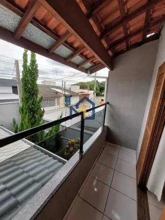 Sobrado á venda no bairro Vila Branca em Jacareí