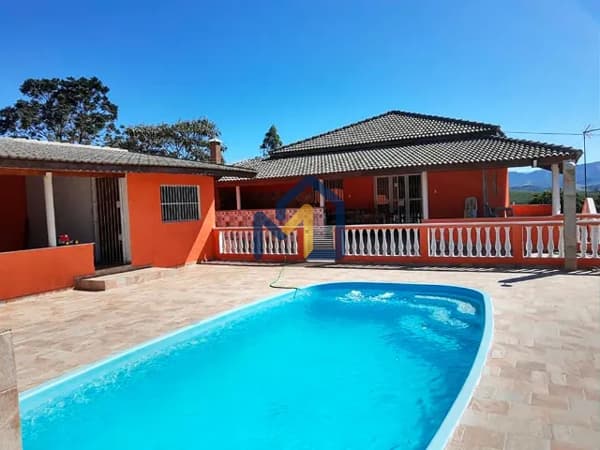 CHÁCARA A VENDA COM 2475M², 3 DORMITÓRIOS, 3 BANHEIROS, 2 VAGAS COBERTAS, CAÇAPAVA/SP.