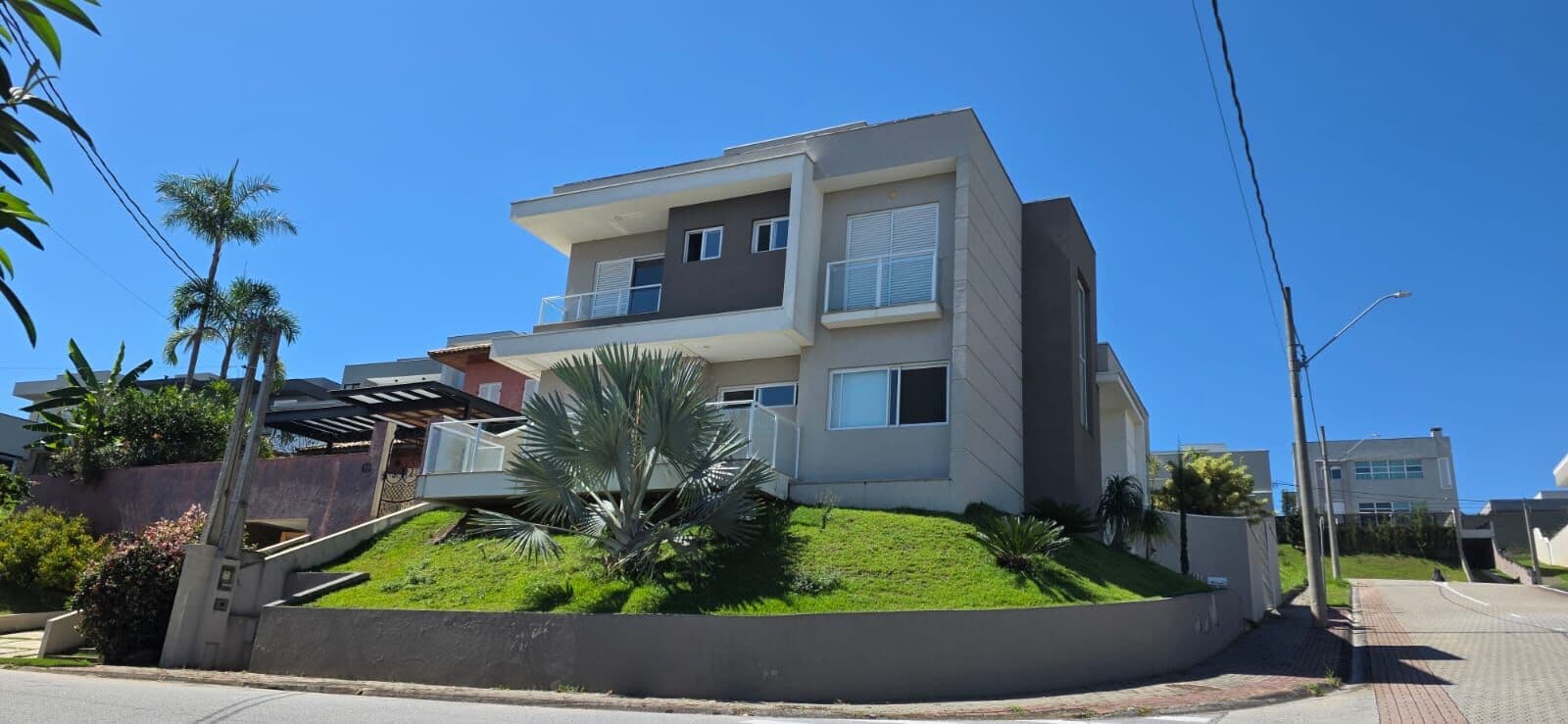 CASA À VENDA, RESIDENCIAL JAGUARY EM SÃO JOSÉ DOS CAMPOS/SP