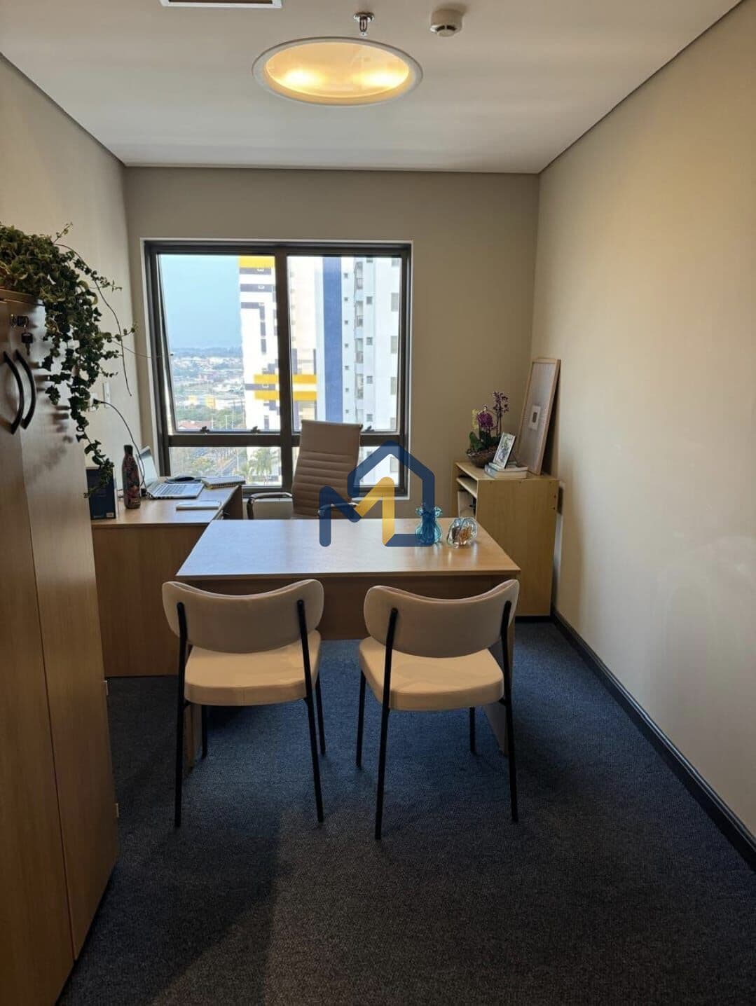 Sala Comercial Reformada com 2 Ambientes e Vista Livre no New Worker Tower