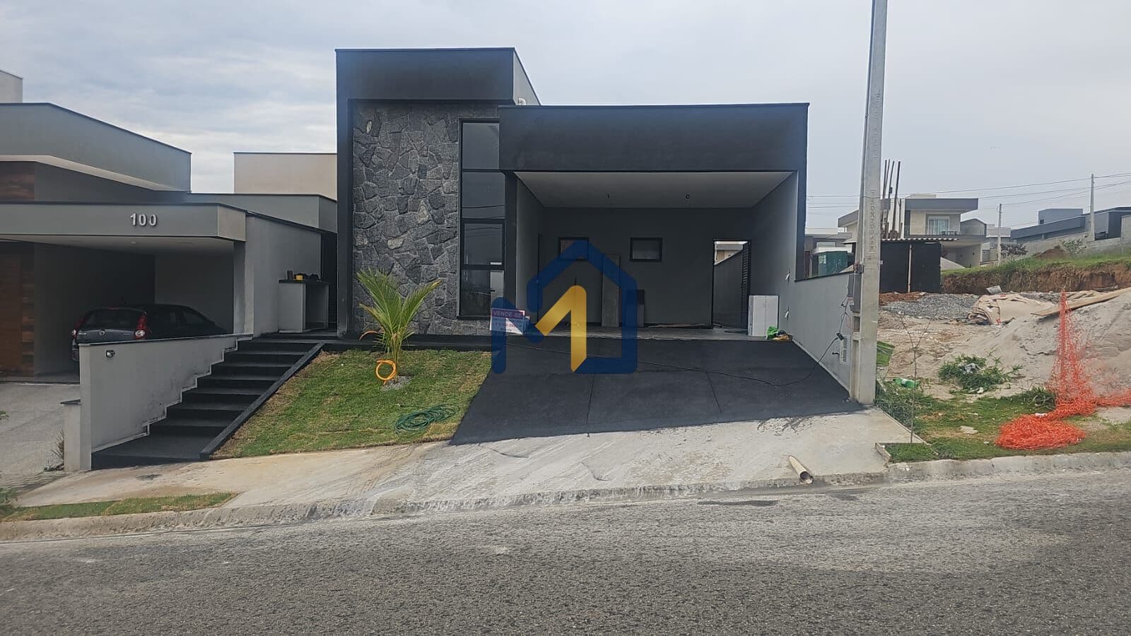 CASA A VENDA EM CONDOMINIO 125M², 3 DORMITORIOS, 1 SUITE, 4 VAGAS - RESIDENCIAL MALIBU - CAÇAPAVA/SP.