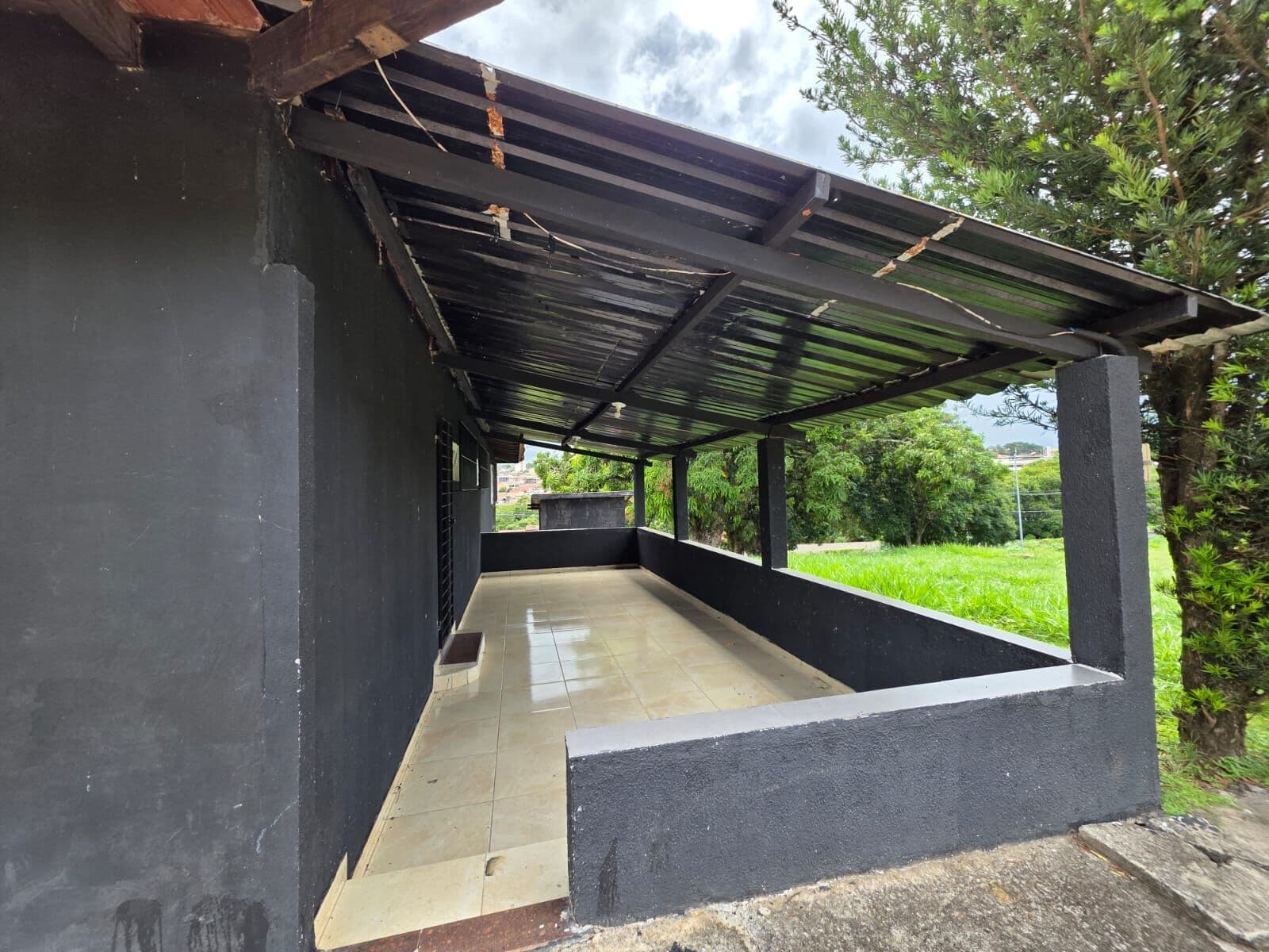 Galpão 550m² com amplo estacionamento e área completa no Bairro Jaraguá em Taubaté