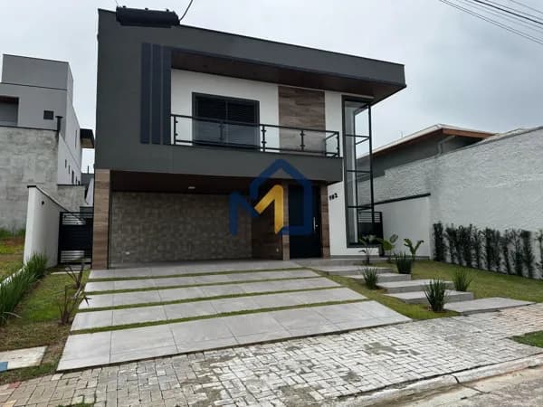 Casa em Condomínio com Piscina e Área Gourmet no Condomínio Mantiqueira