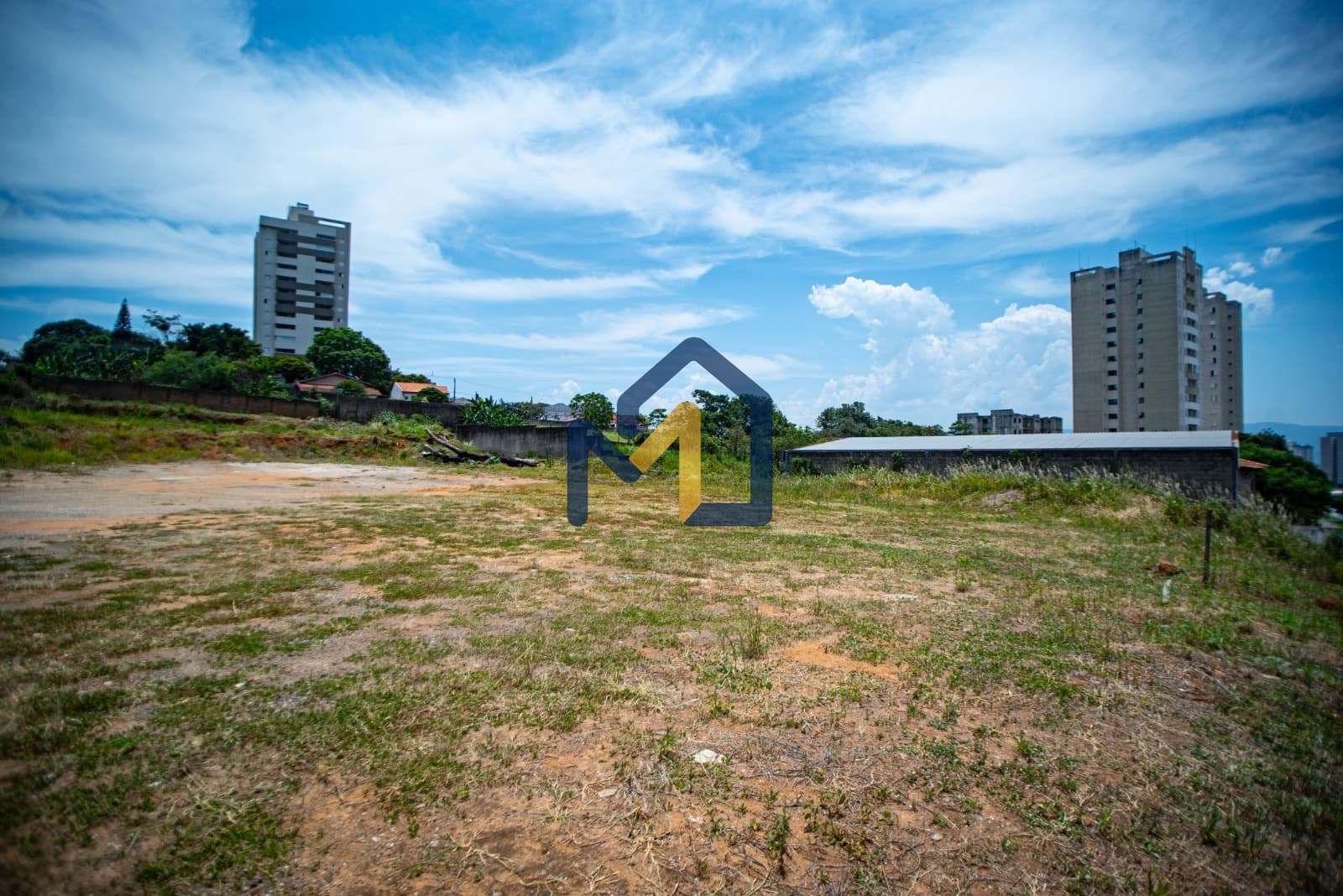 TERRENO A VENDA NO BAIRRO JARDIM PAULISTA EM TAUBATÉ COM 3.700M².