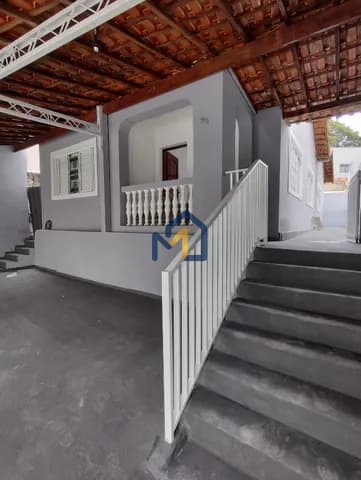 CASA A VENDA NO CENTRO COM 3 DORMITÓRIOS, 1 SUÍTE, 4 VAGAS, SÃO JOSÉ DOS CAMPOS/SP.