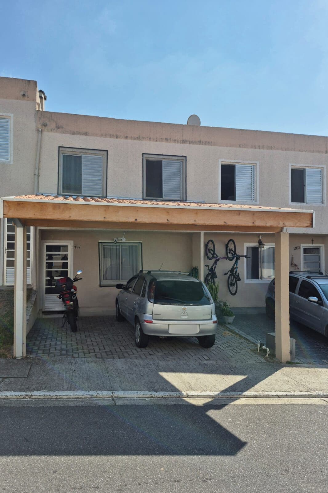 Casa à venda Vila São Geraldo SJC, 3 dormitórios, 2 vagas cobertas, área gourmet com churrasqueira e planejados