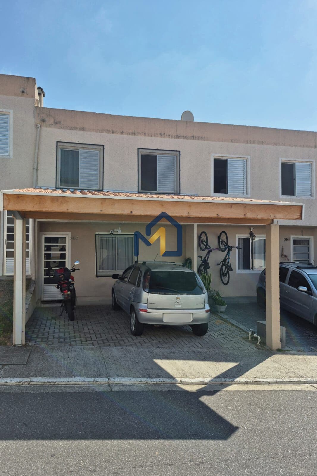 Casa à venda Vila São Geraldo SJC, 3 dormitórios, 2 vagas cobertas, área gourmet com churrasqueira e planejados