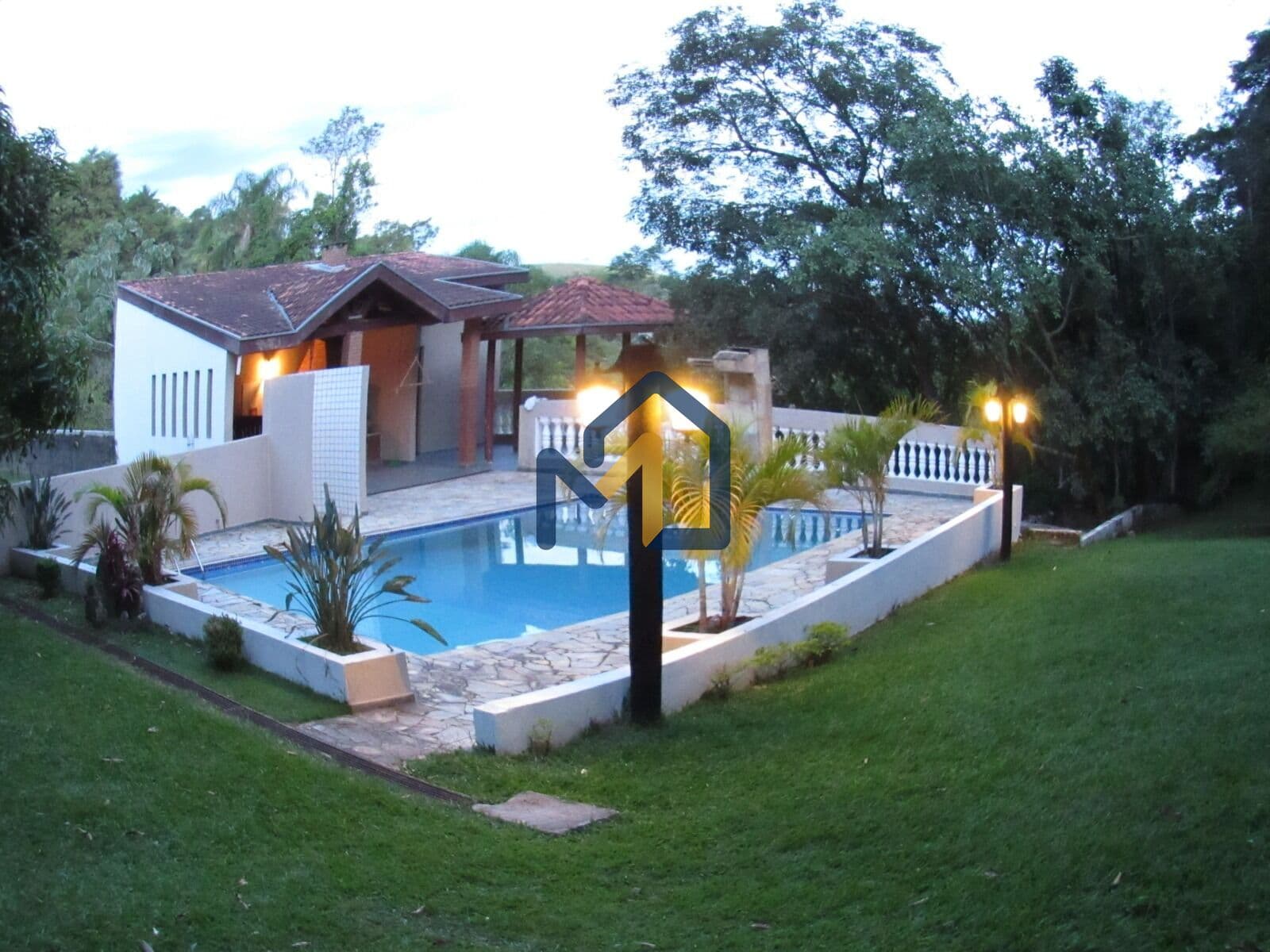 Chácara à venda no Condomínio Villagio Fazendão em São José dos Campos, ideal para quem busca tranquilidade, contato com a natureza e qualidade de vida em condomínio fechado.