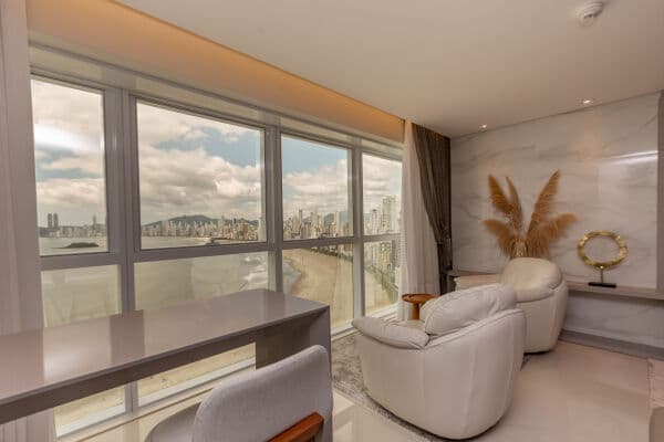Viva o Luxo à Beira-Mar no Infinity Coast - Um dos Primeiros Arranha-Céus de Balneário Camboriú