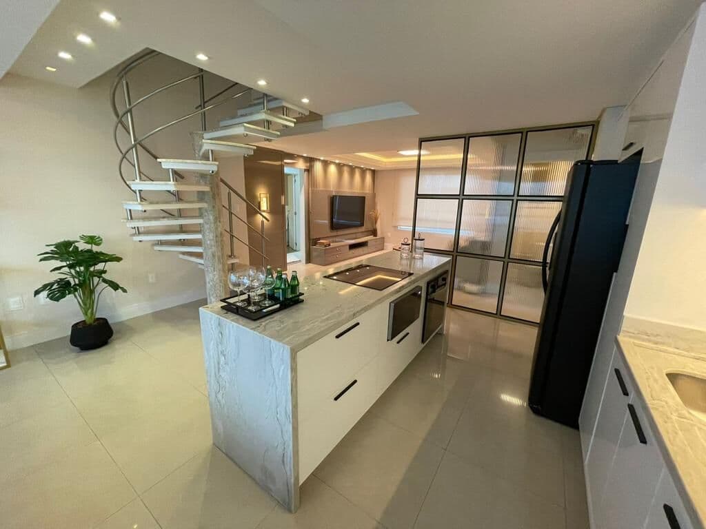 Cobertura Duplex Espaçosa com Piscina aquecida Privativa em Balneário Camboriú