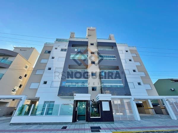 Apartamento totalmente mobiliado próximo ao mar em Governador Celso Ramos
