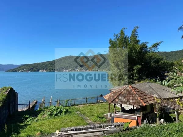 Lindo Terreno em Enseada do Brito, 709m2.