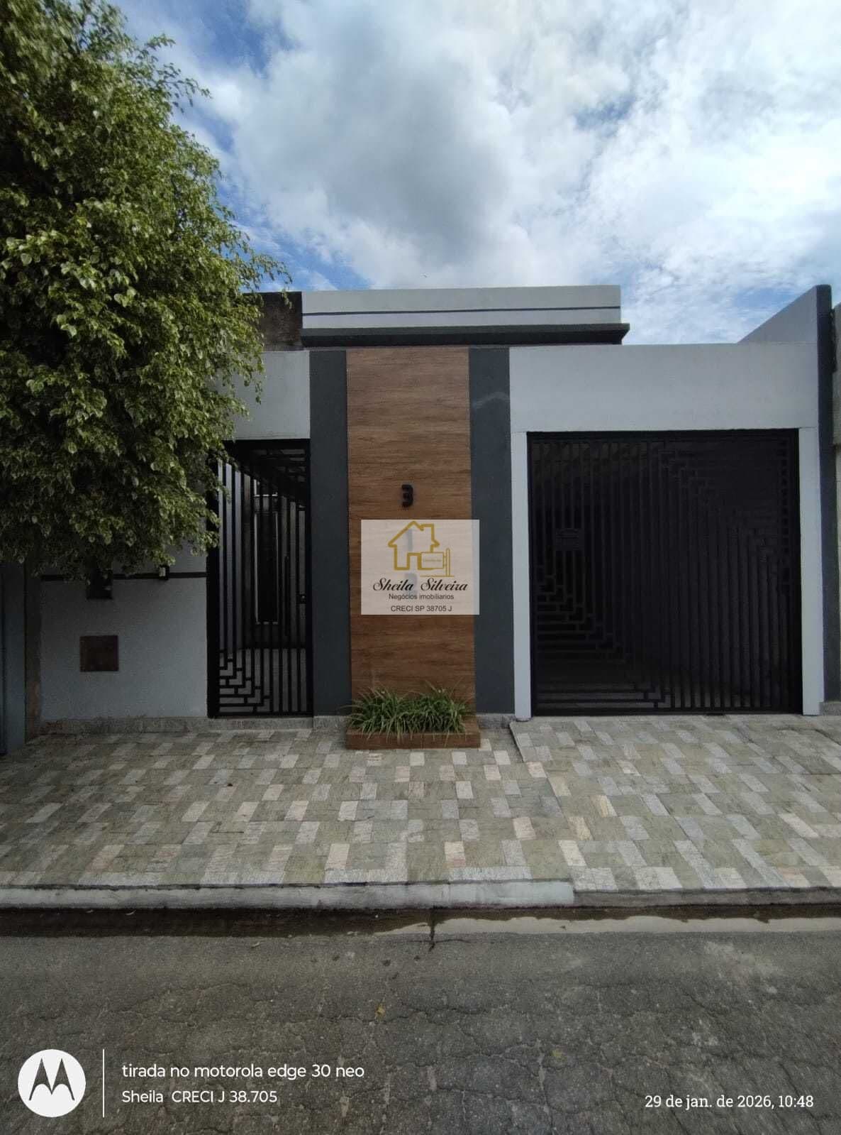 Sobrado com 3 dormitórios garagem coberta