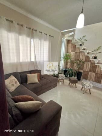 Sobrado com 3 dormitórios garagem coberta