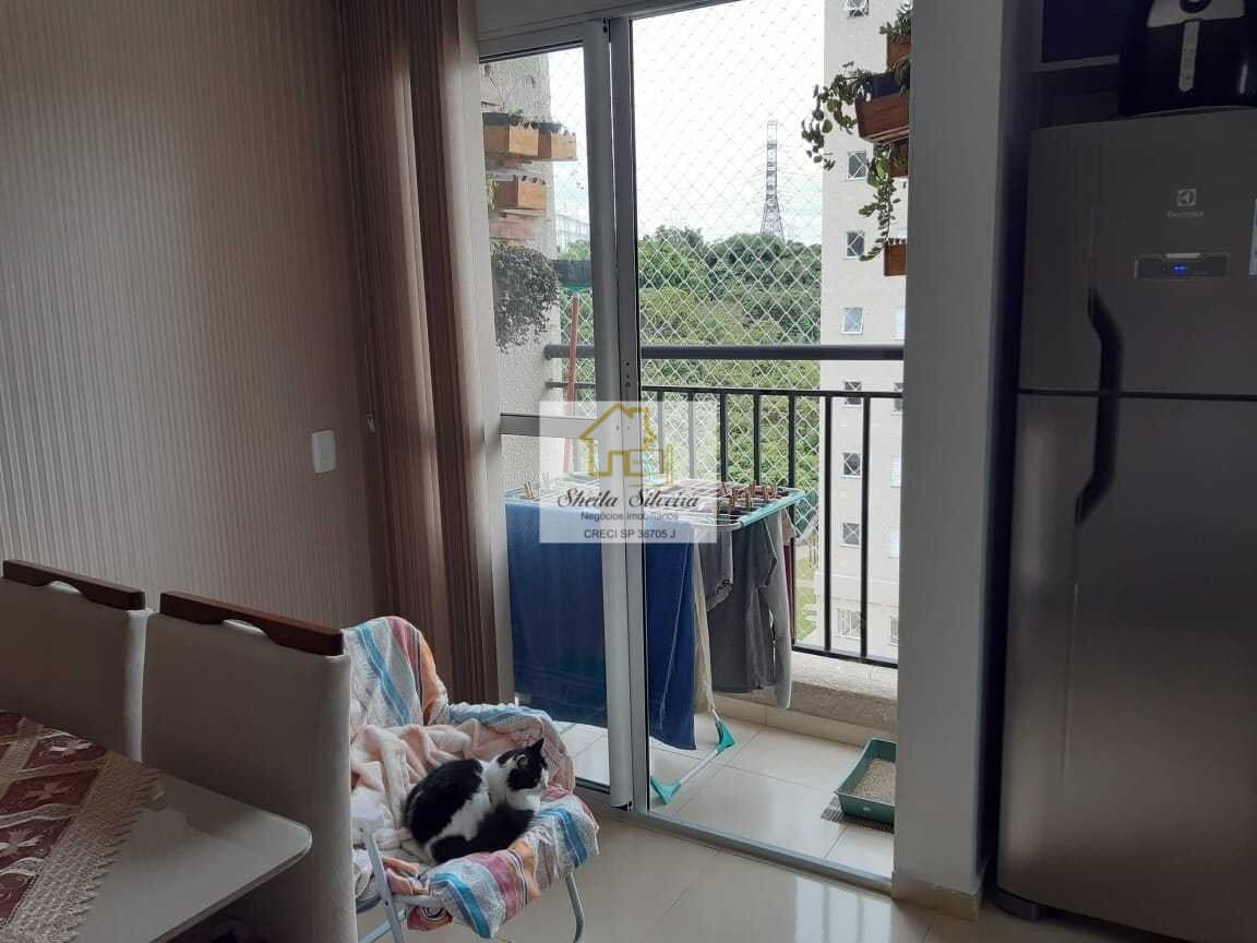 Apartamento seminovo com 2 quartos e cozinha planejada
