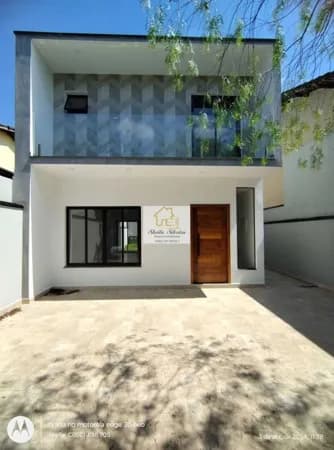 Sobrado novo em Condomínio, 3 quartos sendo 1 suíte com closet, quintal, e excelente acabamento