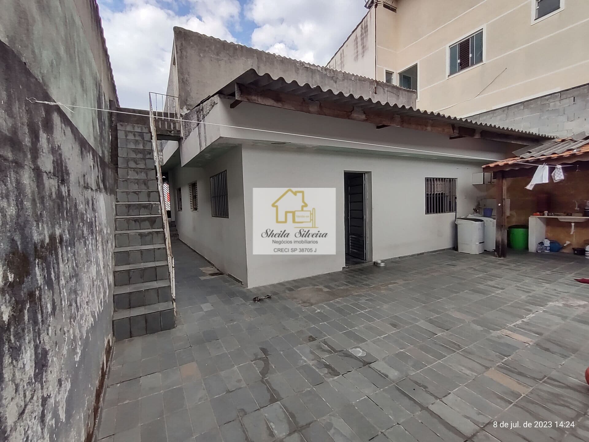 Casa com edícula, 5 quartos, quintal e 3 vagas