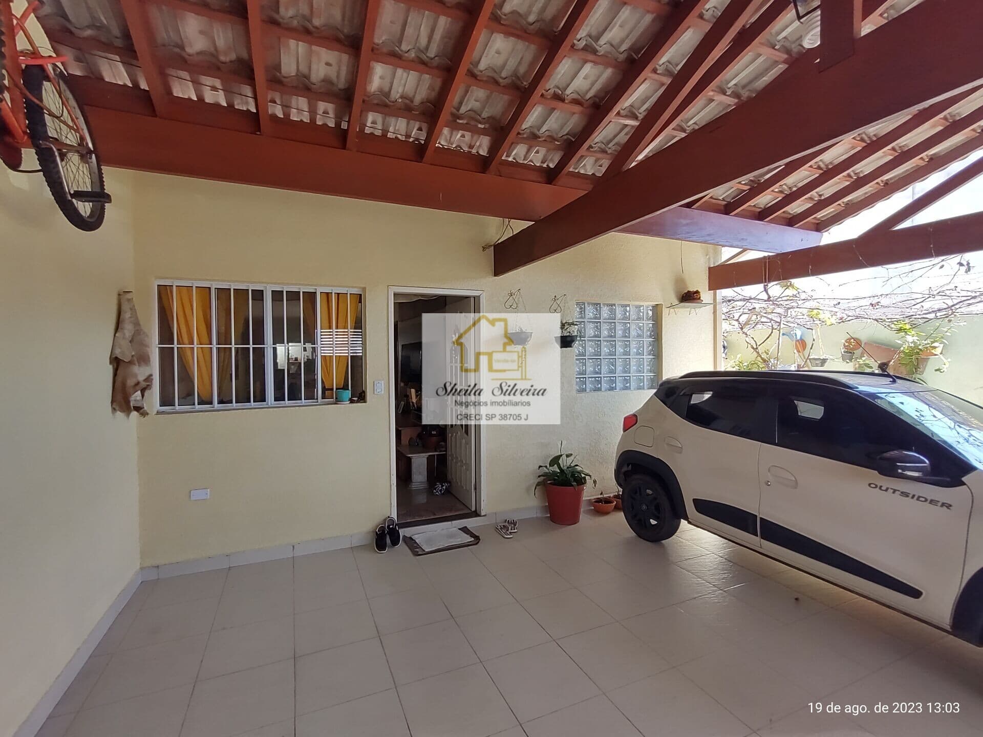 Casa em Condomínio com 2 quartos, cozinha, 3 vagas coberta e churasqueira