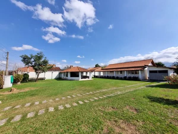Casa em Lavrinhas - Centro