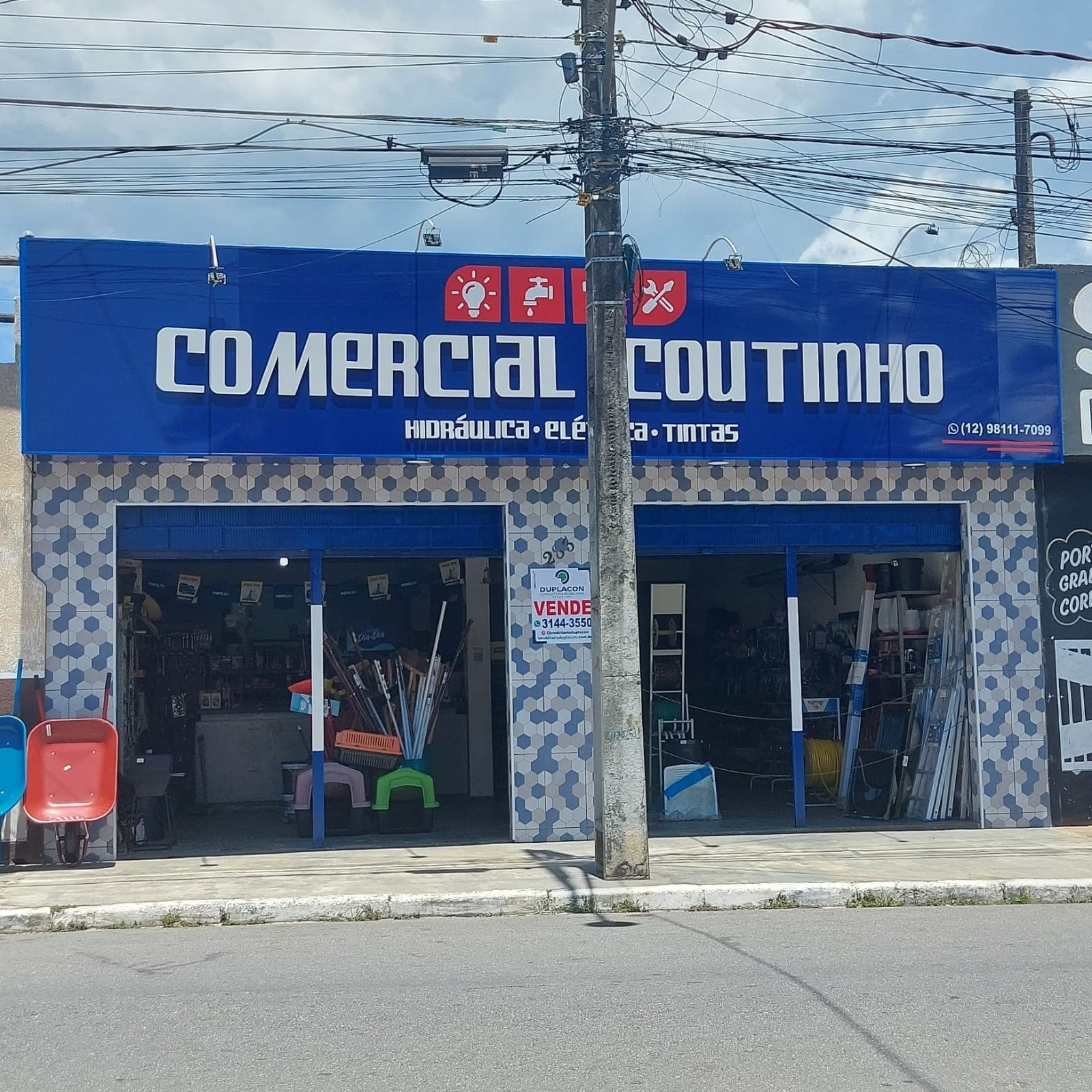 Sala/Conjunto em Lavrinhas - Centro