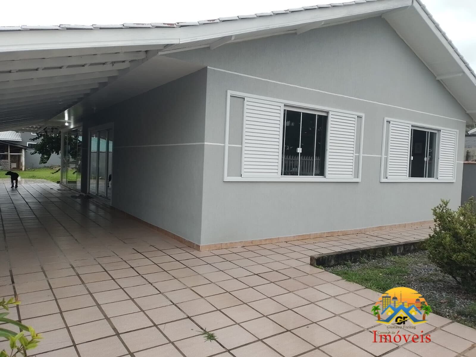 Casa à Venda Perto do Shopping de Matinhos R$740mil