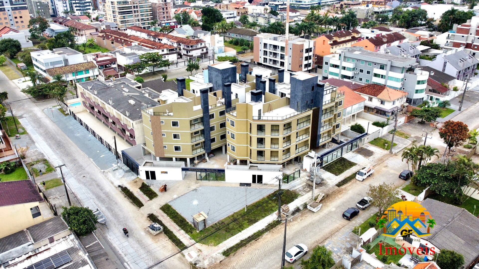 Apartamento Duplex 2 quartos sendo um suíte + Terraço com churrasqueira em Caiobá