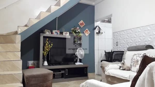 Casa 02 Dormitórios.